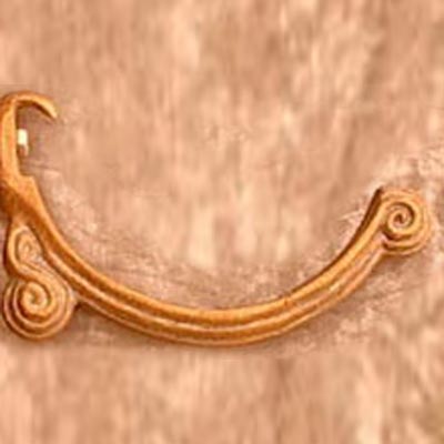 Curled gutter bracket